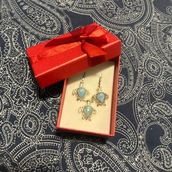 Sterling silver earrings and pendant with Lorimar stone. - Picture 1 of 3